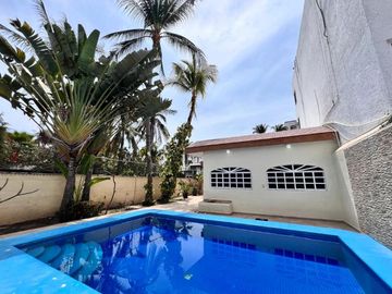 CASA DE UN SOLO NIVEL CON ALBERCA EN ZONA RESIDENCIAL EN MANZANILLO