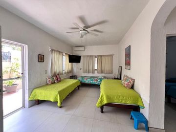 CASA DE UN SOLO NIVEL CON ALBERCA EN ZONA RESIDENCIAL EN MANZANILLO