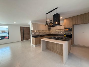 Casa en Venta Fraccionamiento San Pieri , atrás de Plaza San Diego