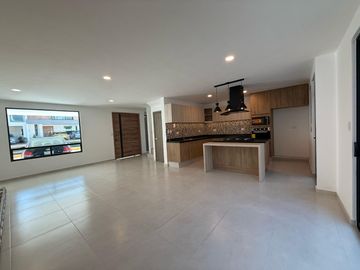 Casa en Venta Fraccionamiento San Pieri , atrás de Plaza San Diego