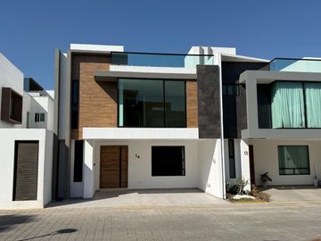 Casa en Venta Fraccionamiento San Pieri , atrás de Plaza San Diego