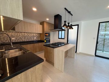 Casa en Venta Fraccionamiento San Pieri , atrás de Plaza San Diego