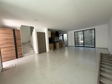 Casa en Venta Fraccionamiento San Pieri , atrás de Plaza San Diego