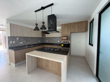 Casa en Venta Fraccionamiento San Pieri , atrás de Plaza San Diego