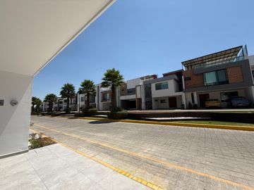 Casa en Venta Fraccionamiento San Pieri , atrás de Plaza San Diego