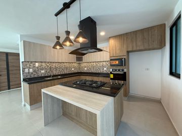 Casa en Venta Fraccionamiento San Pieri , atrás de Plaza San Diego