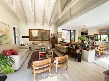 Casa en Venta en Sta Maria Manquehue, Vitacura
