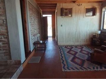 OPORTUNIDAD! PARCELA EN QUEBRADA, CON CASA RÚSTICA