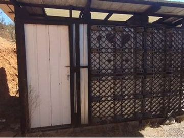 OPORTUNIDAD! PARCELA EN QUEBRADA, CON CASA RÚSTICA
