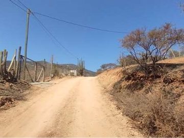 OPORTUNIDAD! PARCELA EN QUEBRADA, CON CASA RÚSTICA
