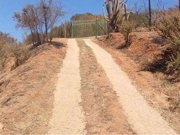 OPORTUNIDAD! PARCELA EN QUEBRADA, CON CASA RÚSTICA