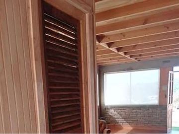 OPORTUNIDAD! PARCELA EN QUEBRADA, CON CASA RÚSTICA