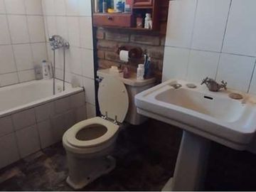 OPORTUNIDAD! PARCELA EN QUEBRADA, CON CASA RÚSTICA