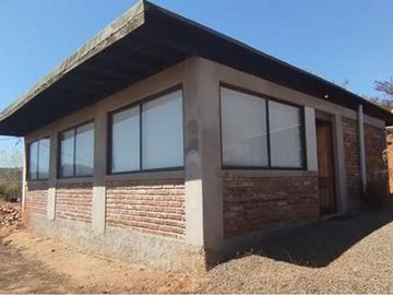 OPORTUNIDAD! PARCELA EN QUEBRADA, CON CASA RÚSTICA