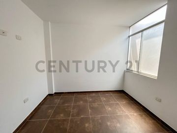 VENDO DEPARTAMENTO BIEN UBICADO EN BELLAVISTA