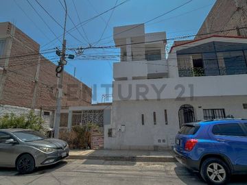 VENDO DEPARTAMENTO BIEN UBICADO EN BELLAVISTA