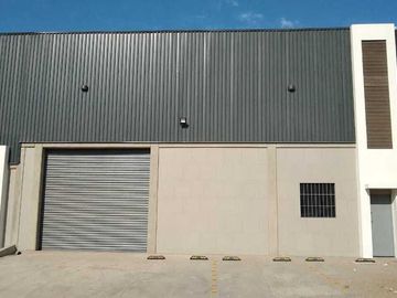 Se Renta Bodega 300 m2 en Blvd. Insurgentes, Tijuana