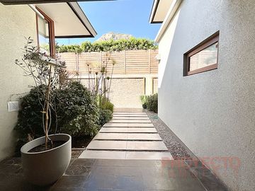CASA EN CONDOMINIO CERRADO / SAN CARLOS DE APOQUINDO