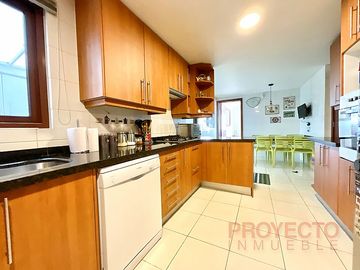CASA EN CONDOMINIO CERRADO / SAN CARLOS DE APOQUINDO
