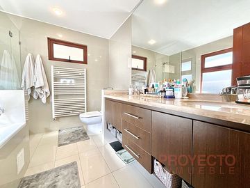 CASA EN CONDOMINIO CERRADO / SAN CARLOS DE APOQUINDO