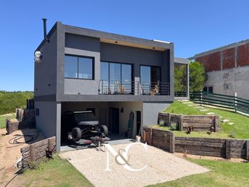 Casa en venta en Costa Esmeralda, a estrenar en entorno tranquilo