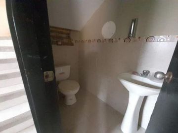 VIVIENDA UNIFAMILIAR EN URB. LOMA GRANDE, SECTOR STA. CICILIA, LOS RÍOS-VENTANAS