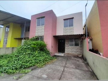 VIVIENDA UNIFAMILIAR EN URB. LOMA GRANDE, SECTOR STA. CICILIA, LOS RÍOS-VENTANAS