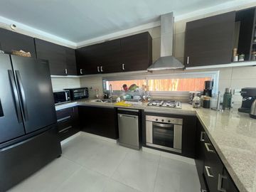 Venta Espectacular Casa a La Laguna en Los Alisos Nordelta Tigre