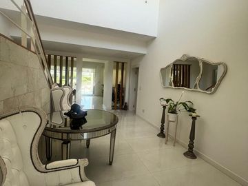 Venta Espectacular Casa a La Laguna en Los Alisos Nordelta Tigre