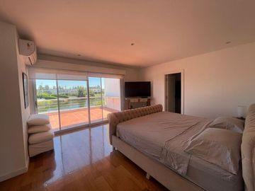 Venta Espectacular Casa a La Laguna en Los Alisos Nordelta Tigre