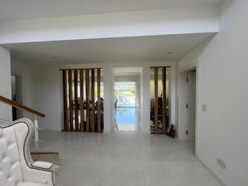 Venta Espectacular Casa a La Laguna en Los Alisos Nordelta Tigre