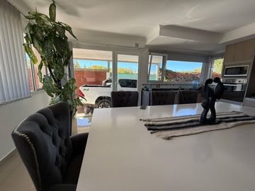 VENDE CASA GERENCIAL BARRIO  MANZANOS  3 DORMITORIOS