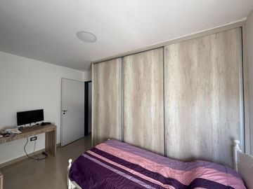 VENDE CASA GERENCIAL BARRIO  MANZANOS  3 DORMITORIOS