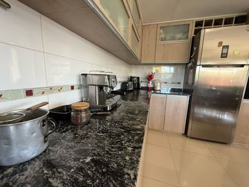 VENDE CASA GERENCIAL BARRIO  MANZANOS  3 DORMITORIOS