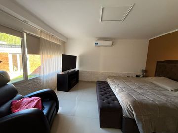 VENDE CASA GERENCIAL BARRIO  MANZANOS  3 DORMITORIOS