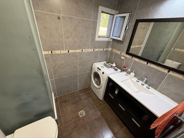 VENDE CASA GERENCIAL BARRIO  MANZANOS  3 DORMITORIOS