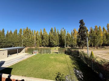 VENDE CASA GERENCIAL BARRIO  MANZANOS  3 DORMITORIOS