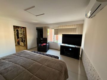VENDE CASA GERENCIAL BARRIO  MANZANOS  3 DORMITORIOS