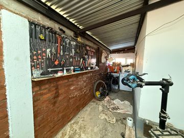 VENDE CASA GERENCIAL BARRIO  MANZANOS  3 DORMITORIOS
