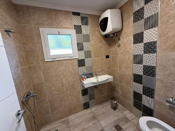 VENDE CASA GERENCIAL BARRIO  MANZANOS  3 DORMITORIOS