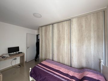 VENDE CASA GERENCIAL BARRIO  MANZANOS  3 DORMITORIOS