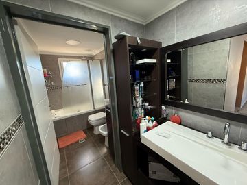 VENDE CASA GERENCIAL BARRIO  MANZANOS  3 DORMITORIOS