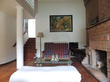 Casa 6 ambientes con parque y piscina en venta -  Saavedra