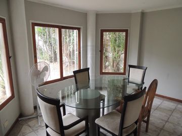 Casa 6 ambientes con parque y piscina en venta -  Saavedra