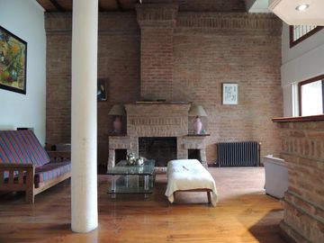 Casa 6 ambientes con parque y piscina en venta -  Saavedra