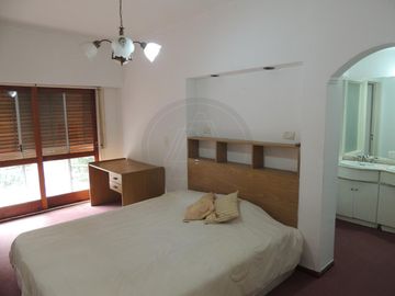 Casa 6 ambientes con parque y piscina en venta -  Saavedra