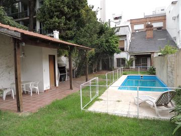 Casa 6 ambientes con parque y piscina en venta -  Saavedra