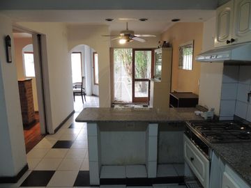 Casa 6 ambientes con parque y piscina en venta -  Saavedra