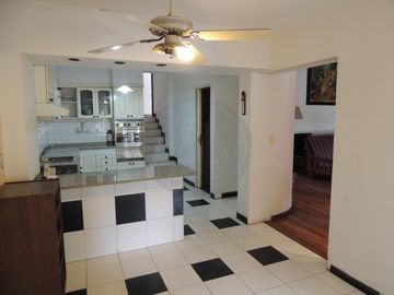Casa 6 ambientes con parque y piscina en venta -  Saavedra