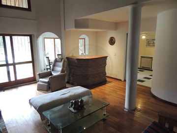 Casa 6 ambientes con parque y piscina en venta -  Saavedra